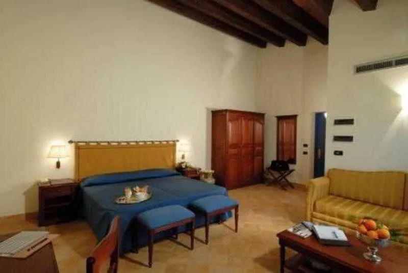 Room, Relais Angimbè, Palermo