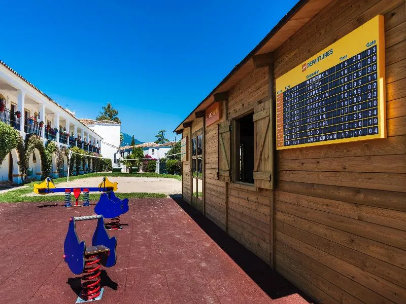 Sports and Entertainment, Globales Cortijo Blanco, Costa Del Sol