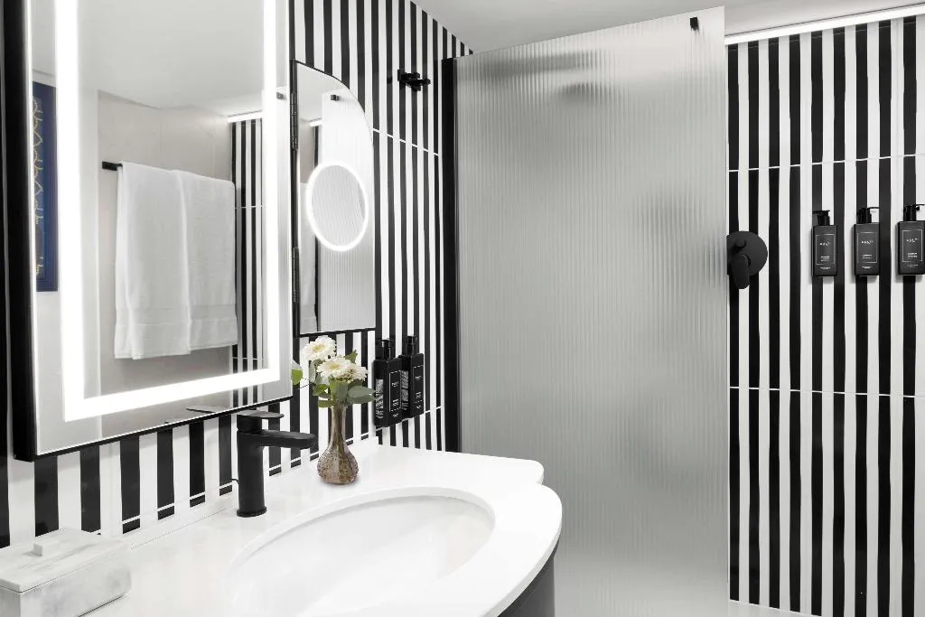 Room, Anglo American Hotel Florence, Curio Collection, Florence