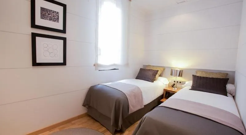 APARTMENT THREE BEDROOMS Room, Apartments Sixtyfour Barcelona, Barcelona