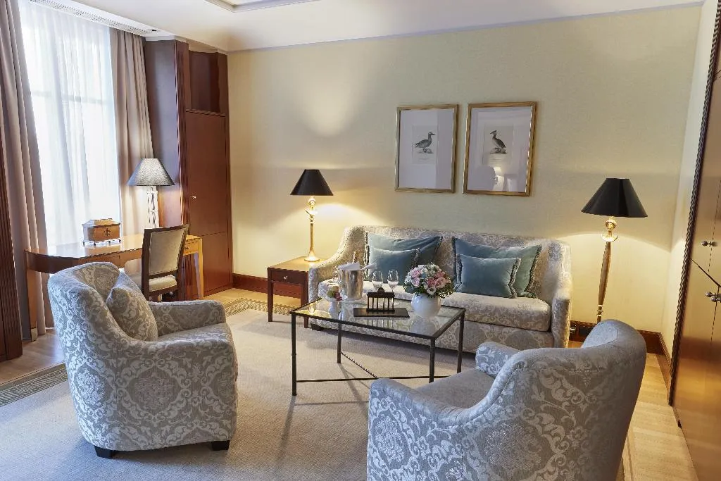 SUITE WITH VIEWS Room, Adlon Kempinski Berlin, Berlin