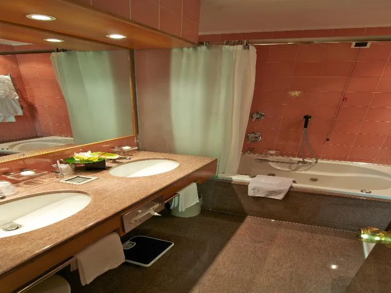 TRIPLE STANDARD Room, Hotel Michelangelo Milan, Milan