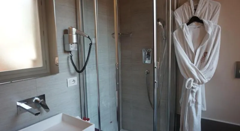 TRIPLE STANDARD Room, Trevi Palace Luxury Inn, Rome