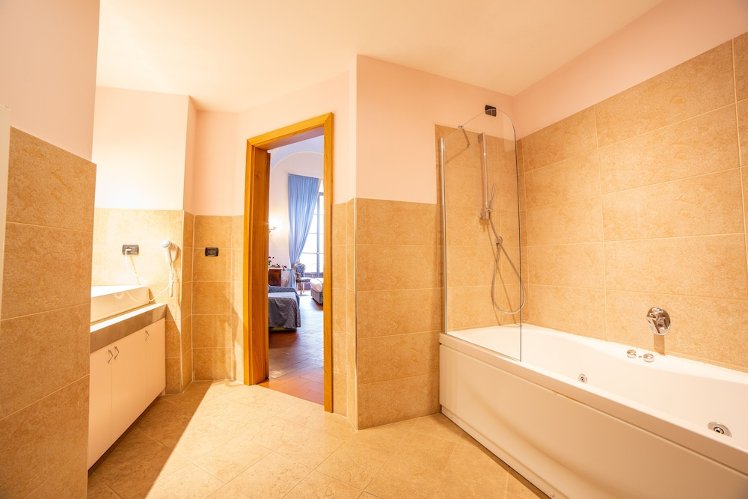 B&B Galileo 2000, Florence
