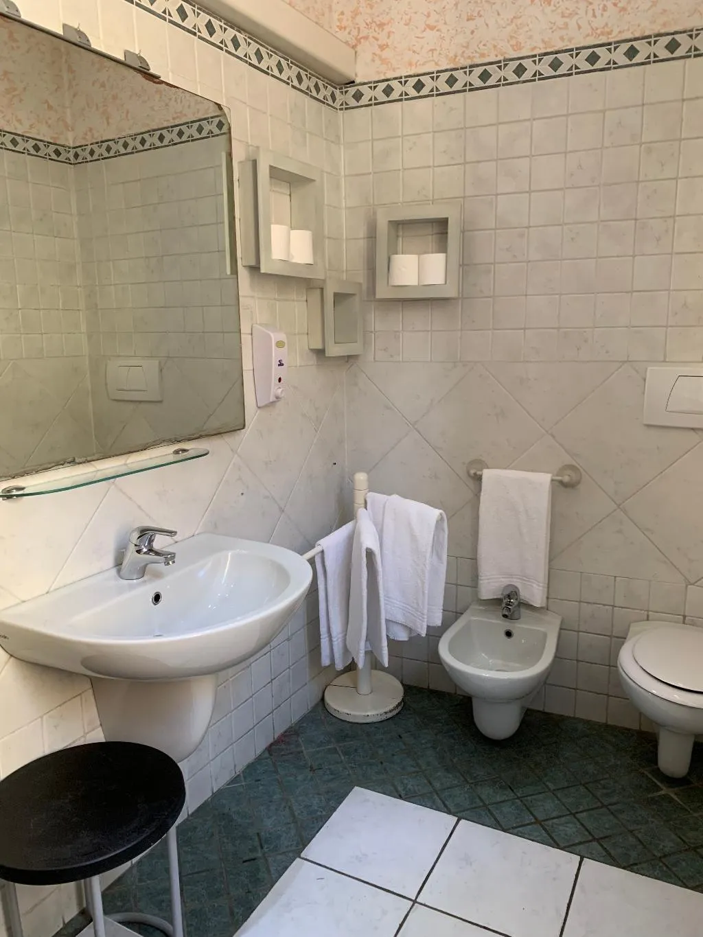 APARTMENT ONE BED Room, Gemini City Centre Studios, Florence