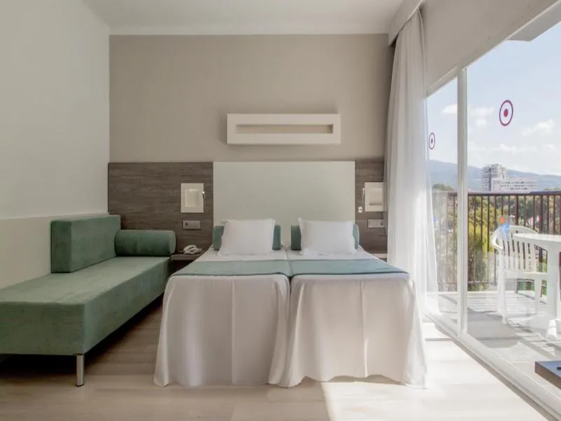 Room, FERGUS Bermudas, Majorca