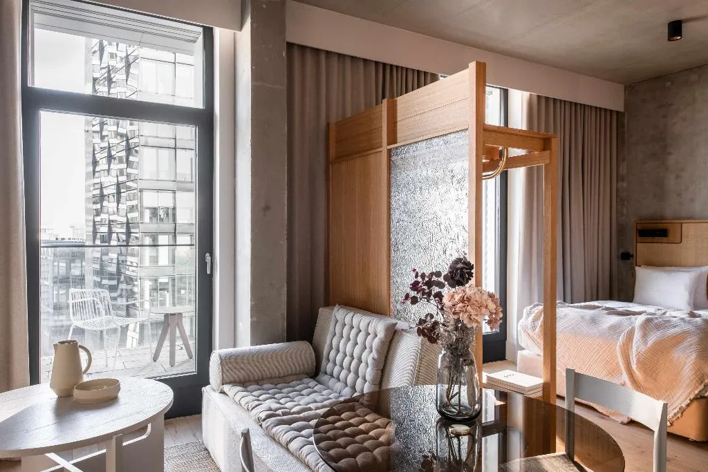 SUITE CITY VIEW Room, Locke at East Side Gallery, Friedrichshain, Berlin