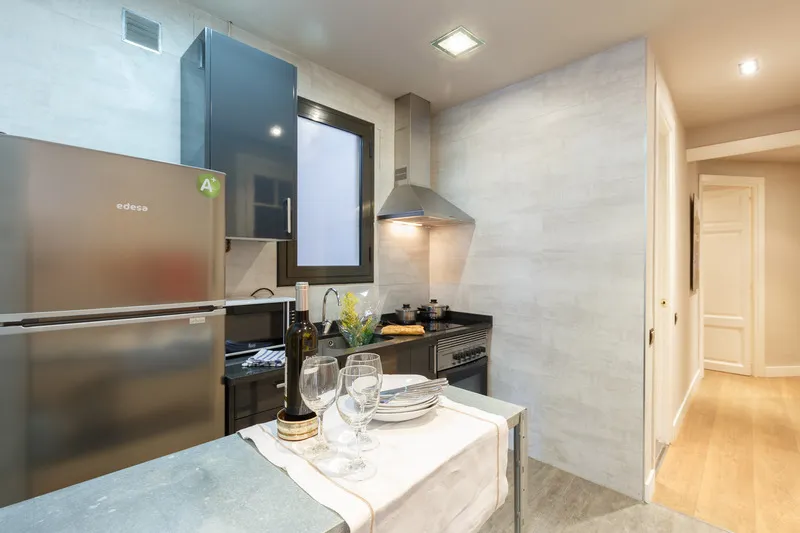 APARTMENT CAPACITY 6 Room, AinB Eixample-Miro Apartments, Barcelona