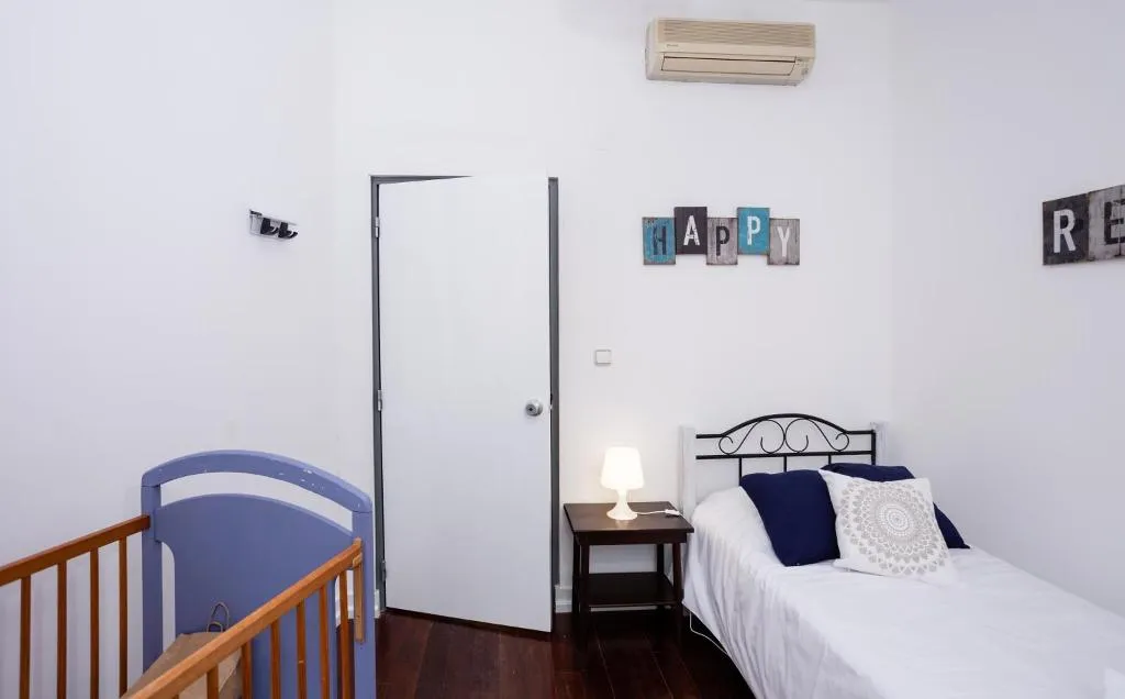 SINGLE STANDARD Room, Kais do Sol, Lisbon