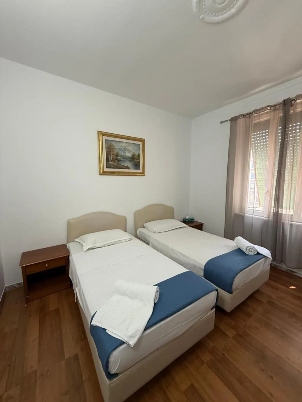 TWIN WITH SHARED BATHROOM Room, Two Ducks Hostel, Naples
