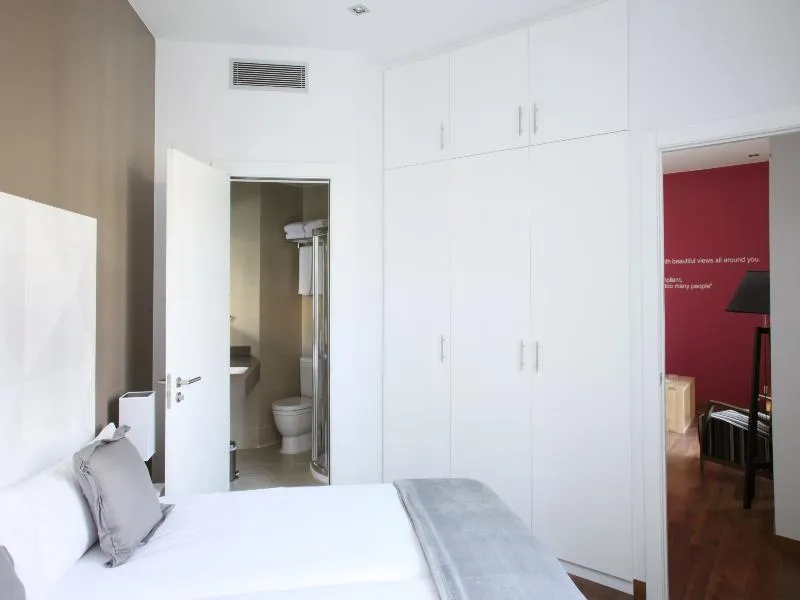 APARTMENT CAPACITY 4 ONE BEDROOM Room, MH Apartments Suites, Barcelona