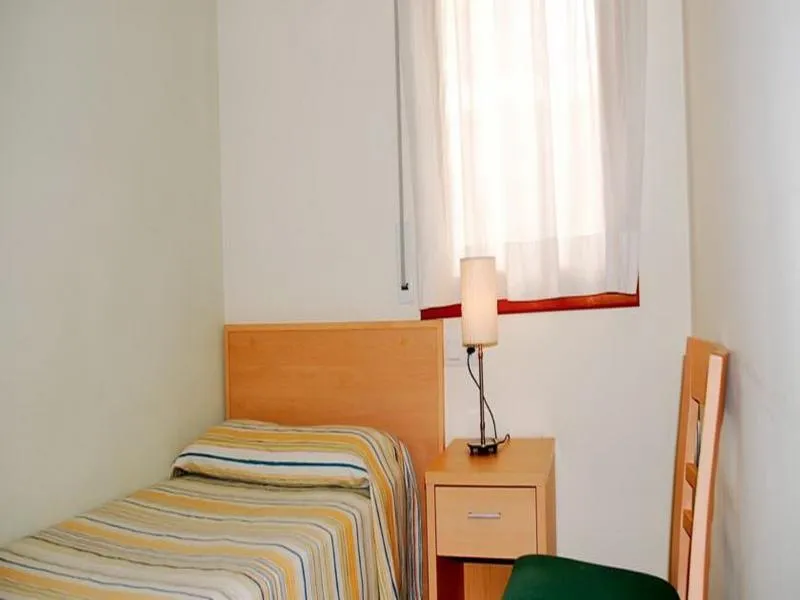 APARTMENT CAPACITY 6 TWO BEDROOMS Room, Mestral, Costa Brava