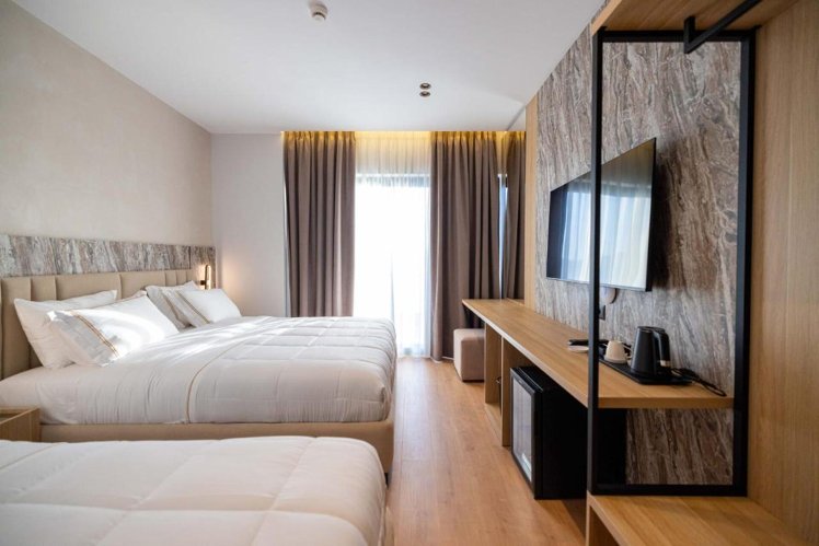 Tris3 Hotel, Kavaje
