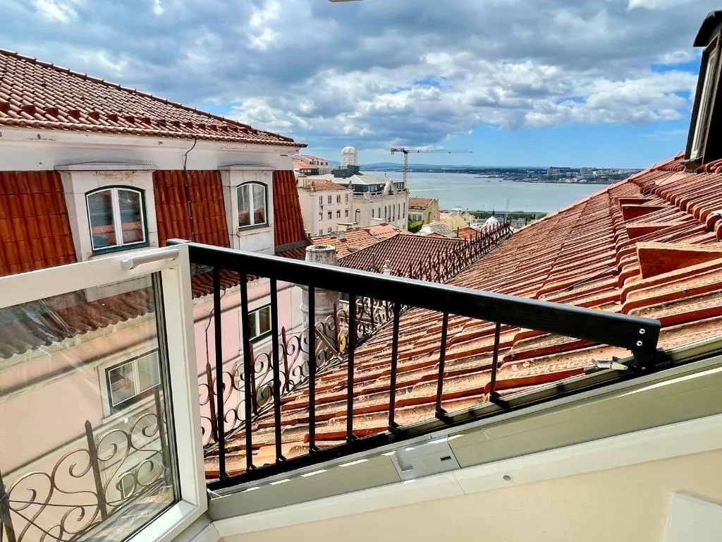 APARTMENT RIVER VIEW Room, Lisbon Colours Bairro Alto Apartments, Lisbon