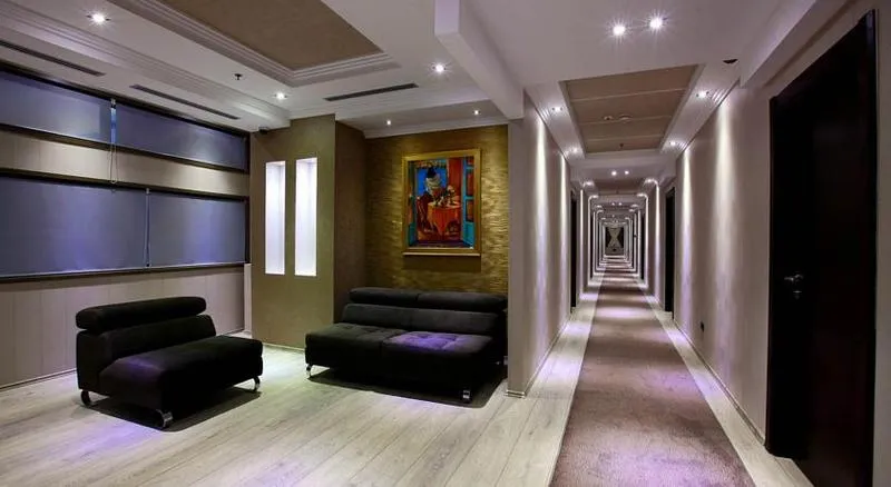 Lobby, Partner, Kavaje