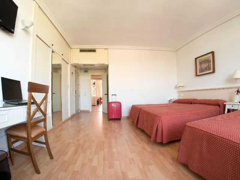 TRIPLE STANDARD Room, Pasarela, Seville