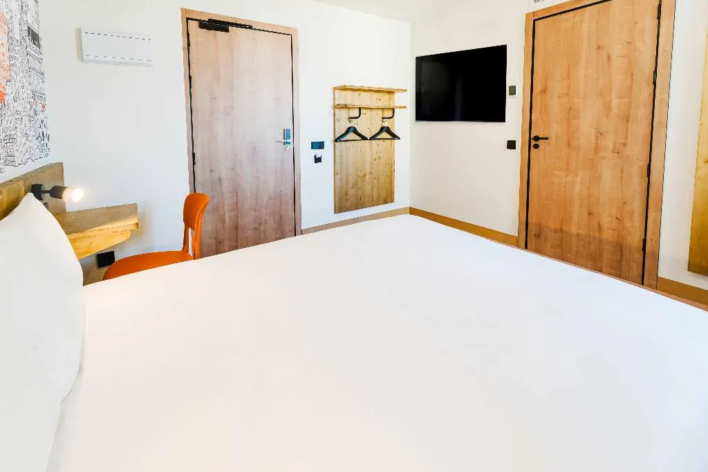 DOUBLE Accessible Room, easyHotel Alicante Centro, Costa Blanca