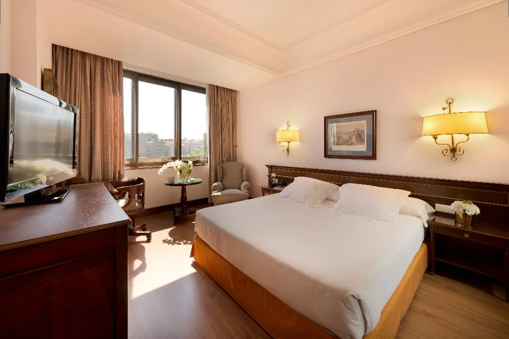 DOUBLE STANDARD Room, Miguel Angel, Madrid
