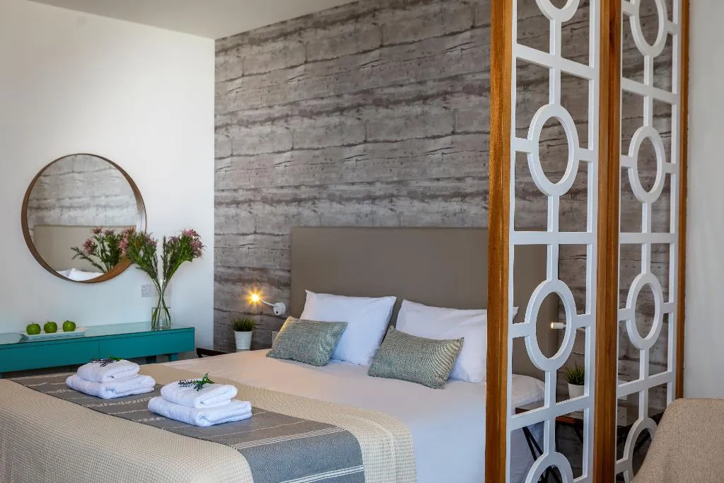 Double or Twin DELUXE SIDE SEA VIEW Room, Leonardo Plaza Cypria Maris Beach Hotel & Spa, Cyprus
