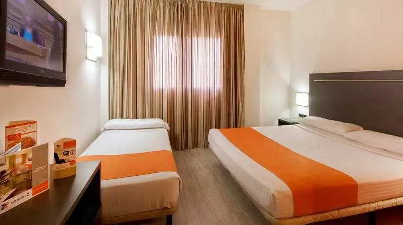 Room, H2 Fuenlabrada, Madrid