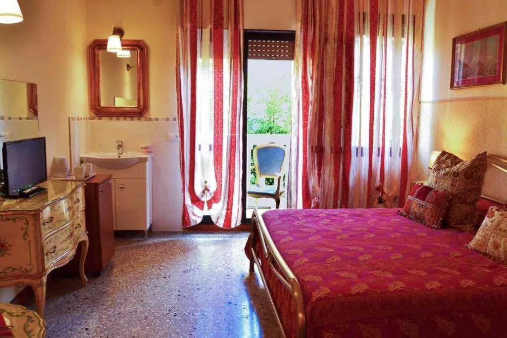 DOUBLE WITH SHARED BATHROOM Room, Venice Lion Residence - Vespucci, Venice
