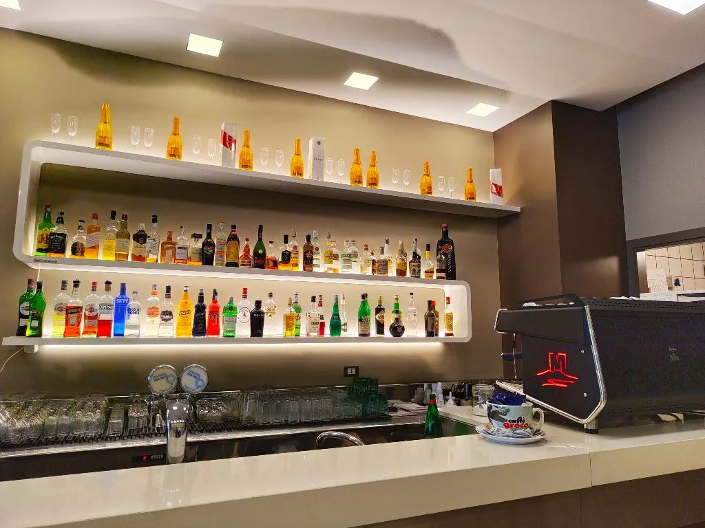 Bar, Sunrise Hotel, Naples