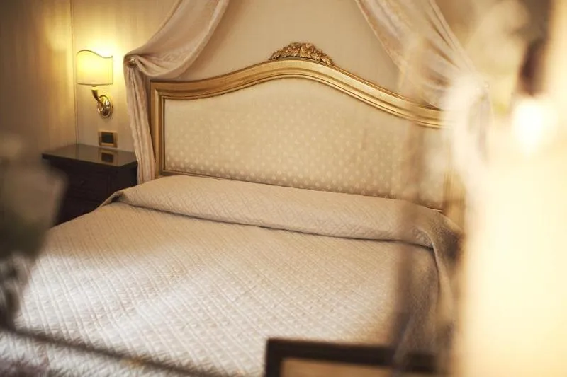 Room, Ca' d'Oro, Venice