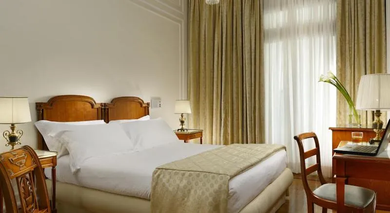 Double or Twin CLASSIC Room, Grand Hotel Parker's, Naples