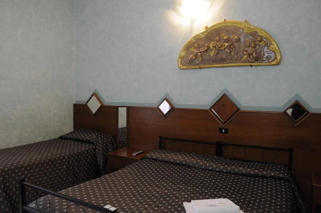 DOUBLE STANDARD Room, Hotel Farini, Rome