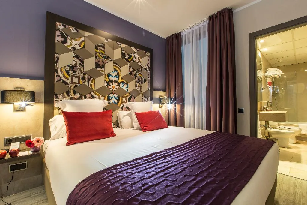 SINGLE SUPERIOR Room, Leonardo Hotel Las Ramblas, Barcelona