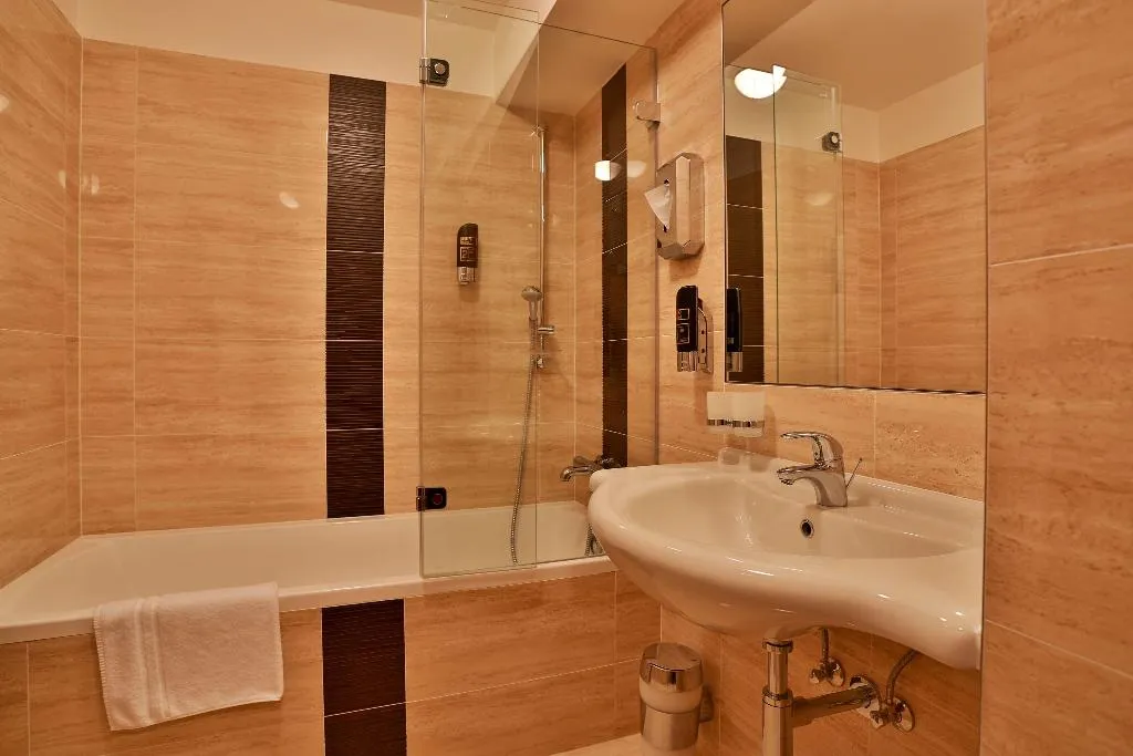 TWIN NON SMOKING Room, Hotel Meteor Plaza Prague, Prague