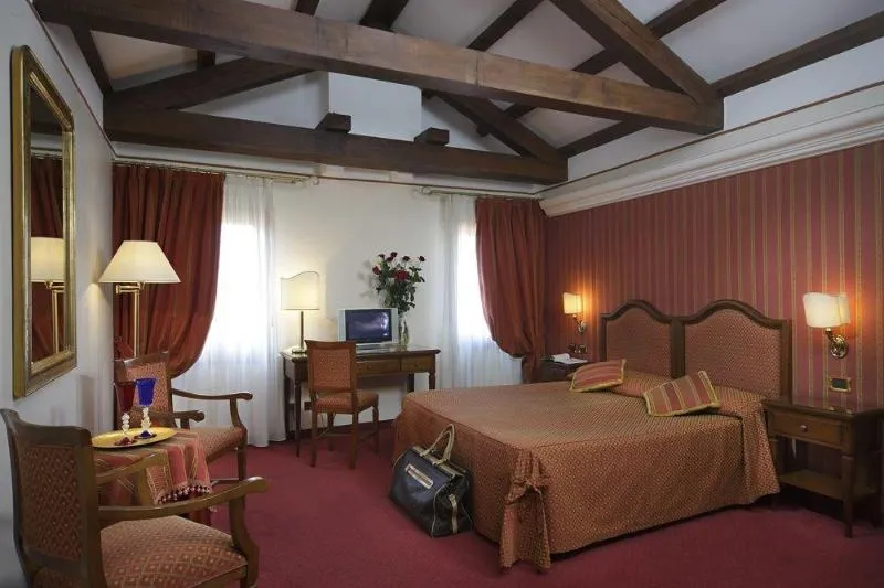 Room, Ca' d'Oro, Venice