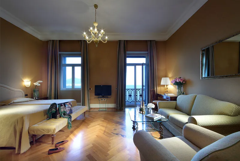 JUNIOR SUITE WITH VIEWS Room, Eurostars Hotel Excelsior, Naples