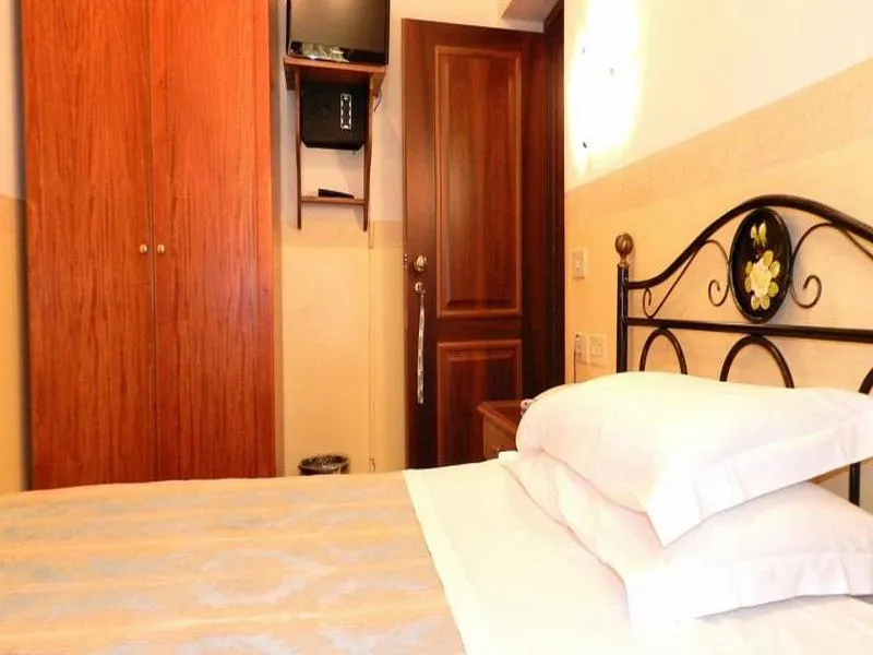 SINGLE CLASSIC Room, Desiree, Florence