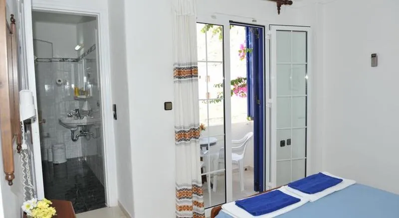 Room, Proteas Hotel, Santorini