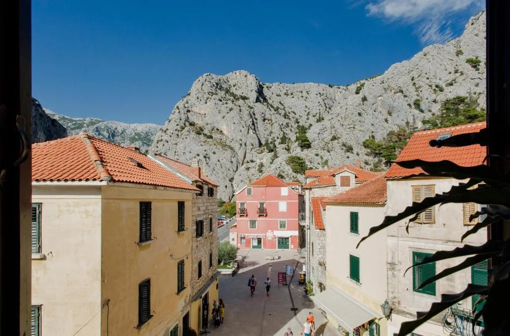 General view, Inn By The River, Split