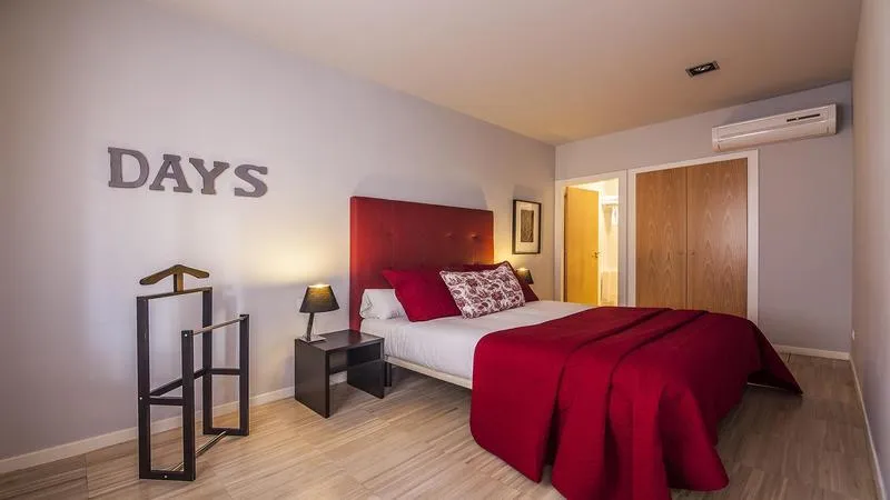 APARTMENT CAPACITY 4 ONE BEDROOM Room, MH Apartments Sant Pau, Barcelona