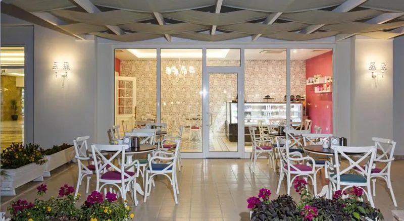 Bar, Karmir Resort & Spa Hotel, Antalya