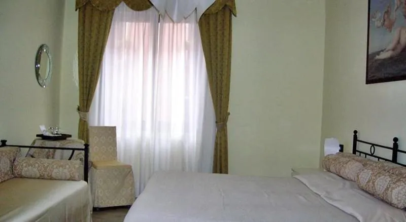 TRIPLE STANDARD Room, Agli Artisti, Venice
