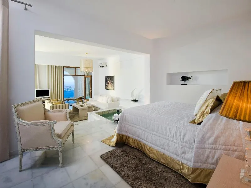 SUITE GRAND Room, Gold Suites, Santorini