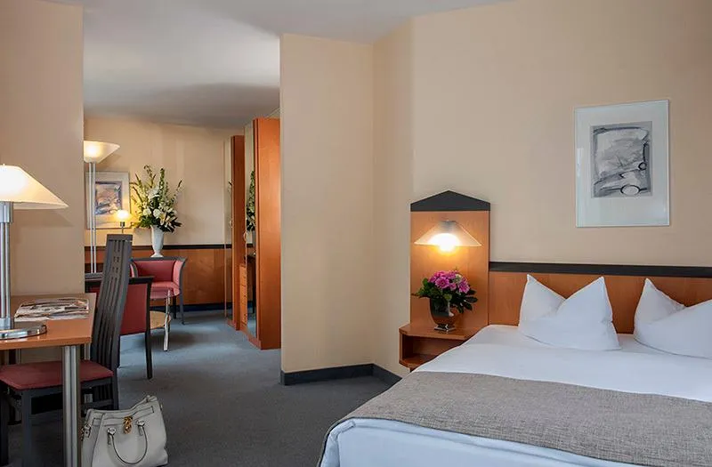Room, Hotel Victor's Residenz Hotel Berlin Tegel, Berlin
