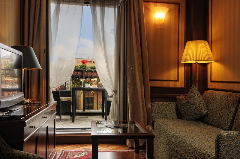 SUITE CAPACITY 3 Room, Manzoni, Milan