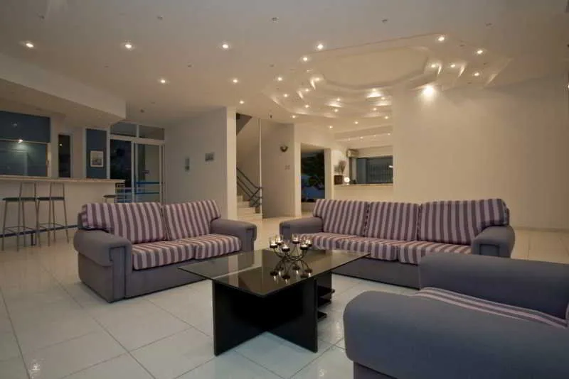 Lobby, Iris, Rhodes