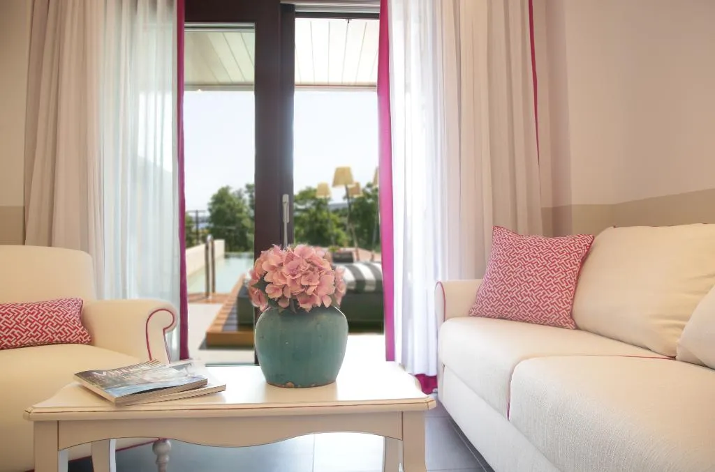 JUNIOR SUITE WITH PRIVATE POOL Room, Avaton Luxury Beach Resort Relais & Chateau, Thessaloniki
