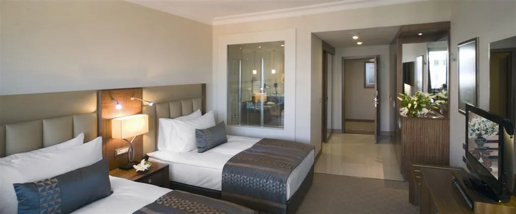 DOUBLE SUPERIOR Room, Mövenpick Izmir, Izmir
