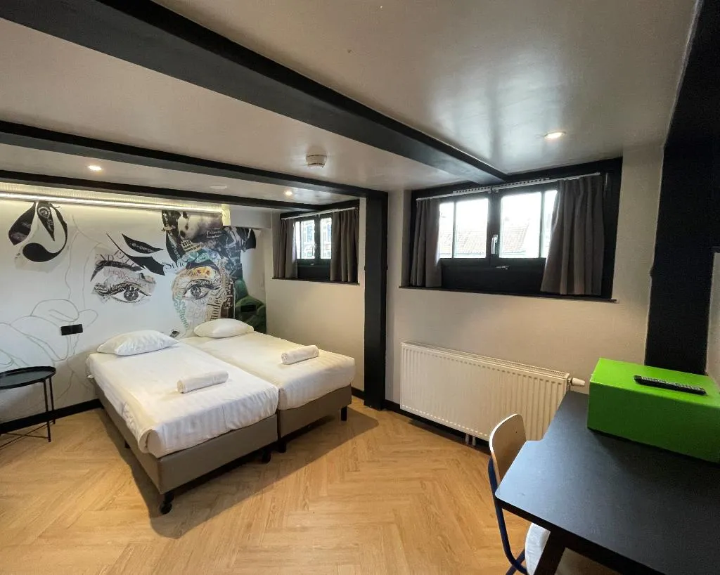 TWIN STANDARD Room, Heart Of Amsterdam, Amsterdam