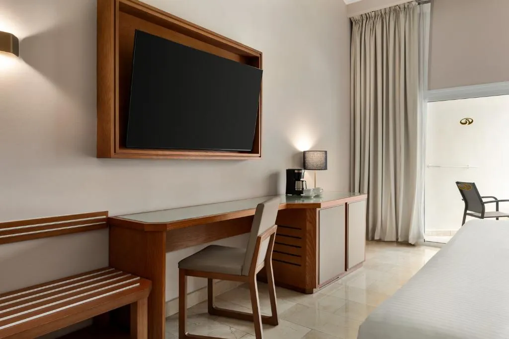 DOUBLE DELUXE BEACH FRONT Room, Grand Palladium Palace Resort Spa & Casino All Inc, Dominican Republic