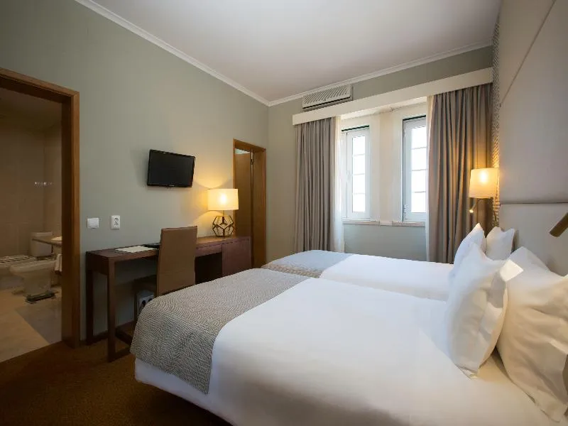 TRIPLE CAPACITY 4 Room, Miraparque, Lisbon
