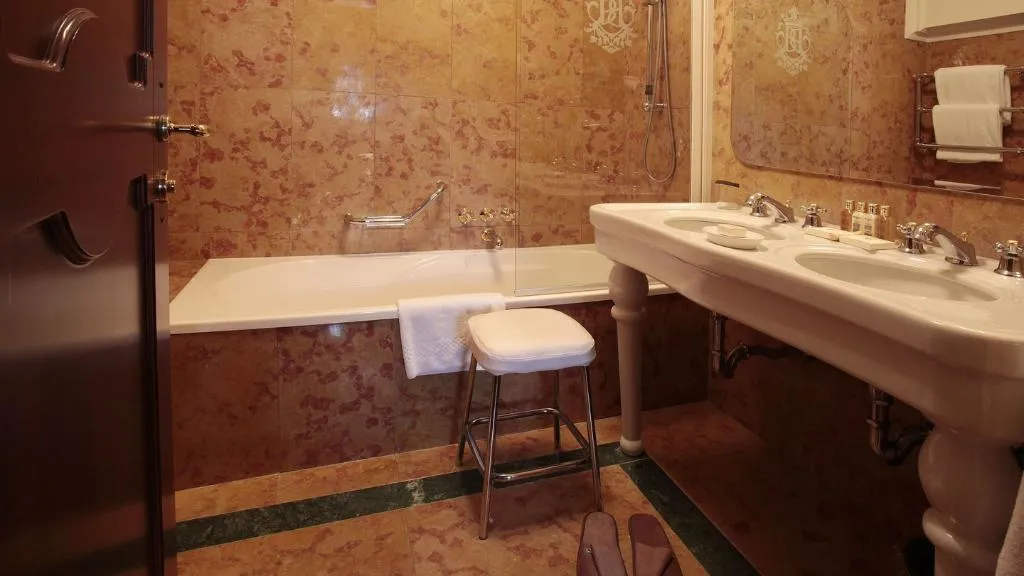 TRIPLE DELUXE Room, NH Collection Venezia Grand Hotel Palazzo dei Dogi, Venice