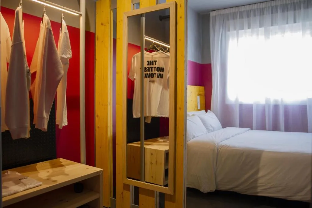 DOUBLE DELUXE SUPERIOR Room, room00 Valencia Hostel, Valencia